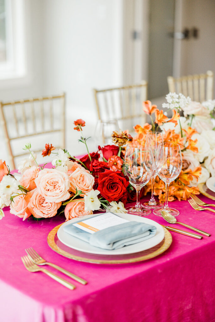 Kaushay & Co. are here to help you create the perfect wedding decor to match your personal style as a bride and groom, starting with your wedding tablescapes. #weddingdecorinspo #weddingplannersinutahcounty #tablescapeinspiration #midwestweddingplanner #kaushayandcoevents #luxuryeventplanner
