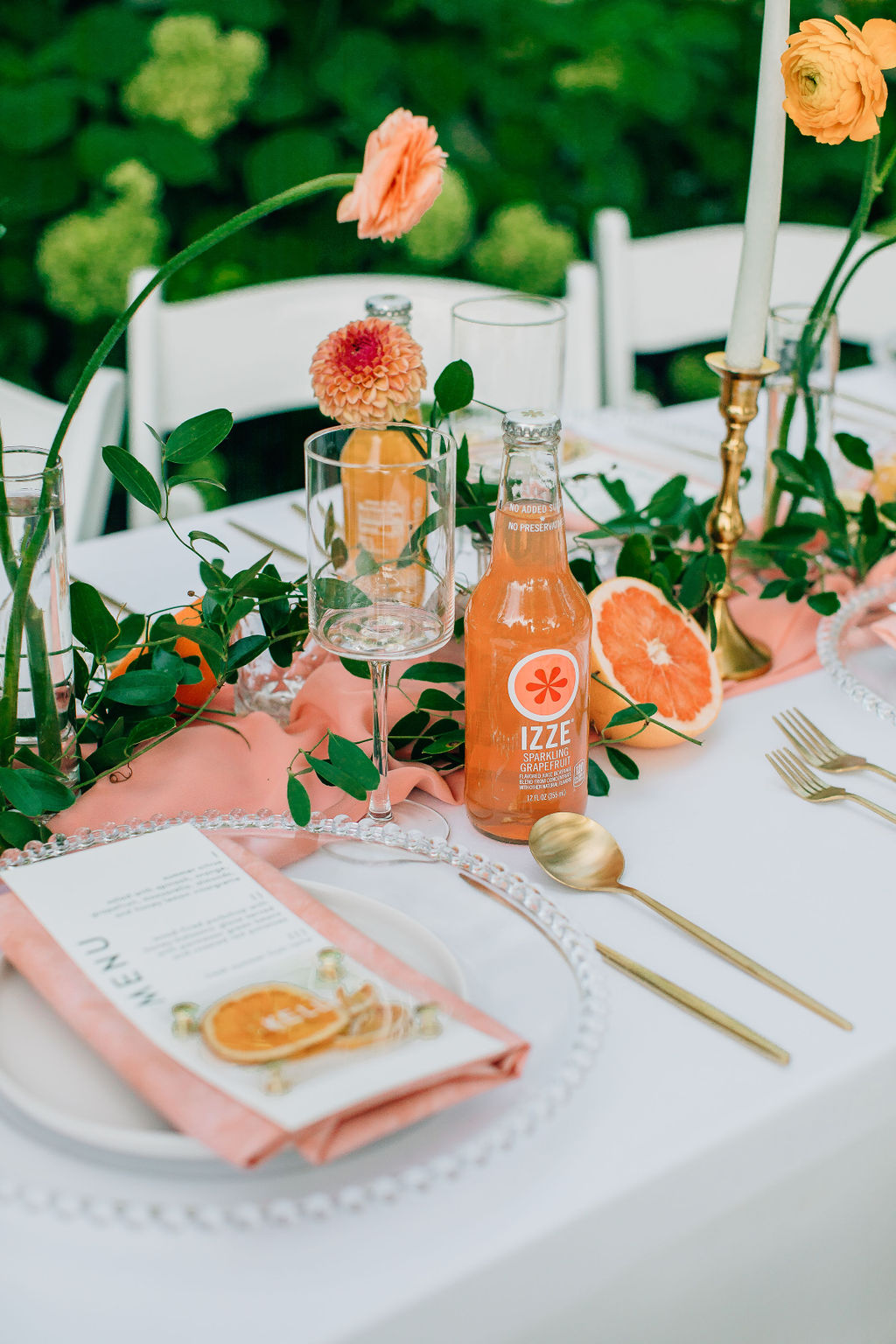 Kaushay & Co. shares their tips to creating the perfect tablescape to show off your personal style on your wedding day! #weddingdecorinspo #weddingplannersinutahcounty #tablescapeinspiration #midwestweddingplanner #kaushayandcoevents #luxuryeventplanner
